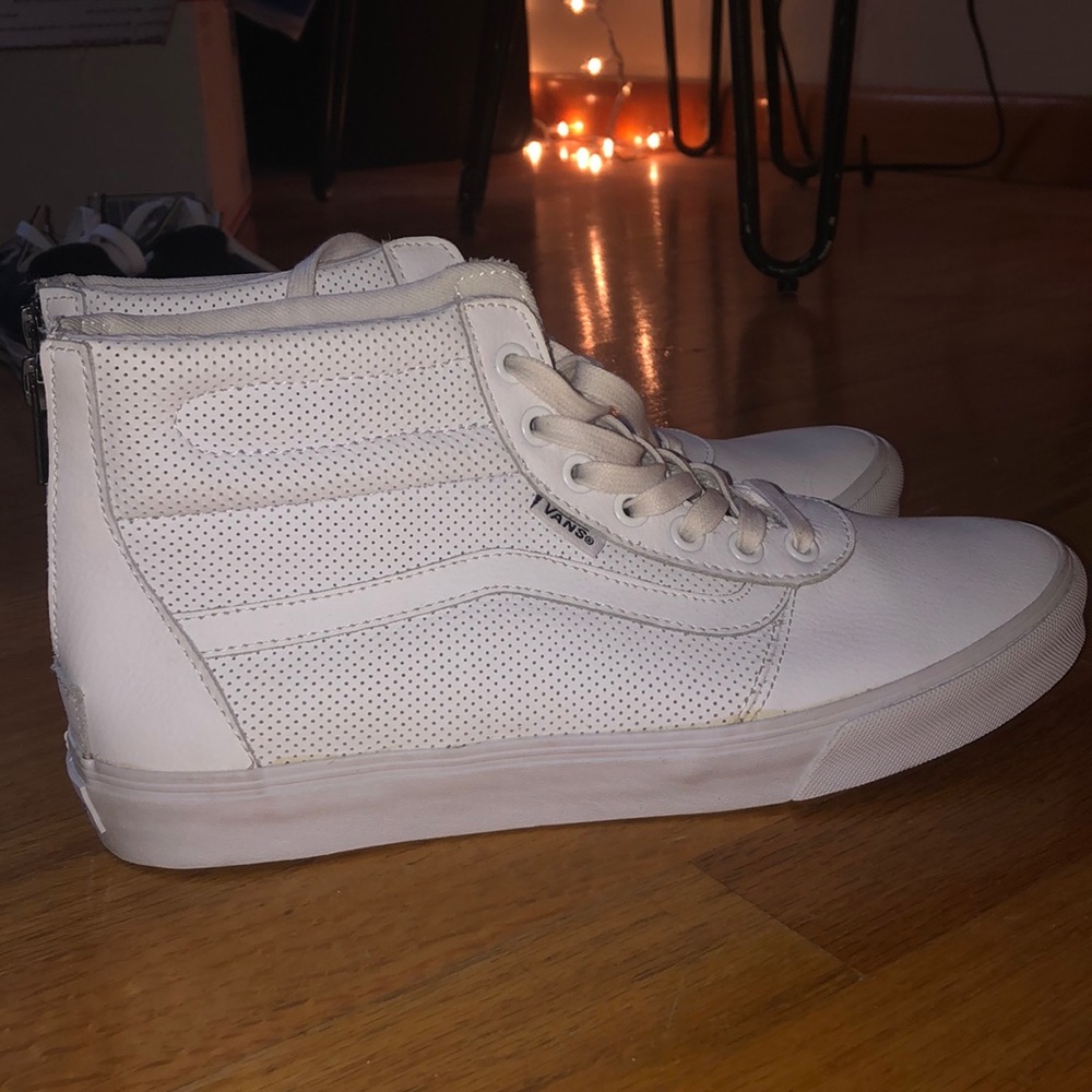 HIGH TOP WHITE VANS